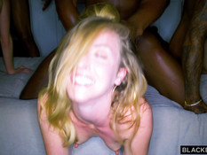 Три негра на ночной улице повстречали и отодрали трёх белых девчонок