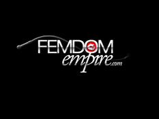 Светловолосая грудастая госпожа оттрахала секс раба чёрным страпоном