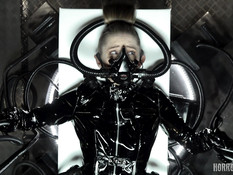 Монстр связал блондинку в латексном комбинезоне и отпердолил в анал