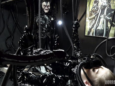 Монстр связал блондинку в латексном комбинезоне и отпердолил в анал