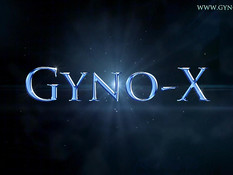 Мужчина гинеколог мастурбировал вибратором клитор худенькой девушки