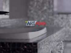 Юная русская девчонка снимает кружевное бельё и теребит бритую писю