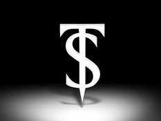 Худой транссексуал с пирсингом сосков трахается с мужиком на кровати