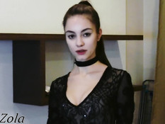 Мужчина отодрал на кровати темноволосую русскую шлюху в чёрном белье