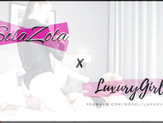 Две молодые русские лесбиянки насаживаются на двухсторонний фаллос