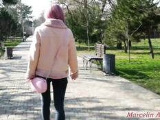 Он отодрал рачком гламурную игроманку и забрызгал спермой её задницу