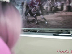 Он отодрал рачком гламурную игроманку и забрызгал спермой её задницу