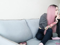 Отодрал гламурную русскую красотку и забрызгал спермой бритую письку