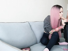 Отодрал гламурную русскую красотку и забрызгал спермой бритую письку