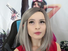 Симпатичной русской блондинке с тату на руках забрызгали спермой лицо