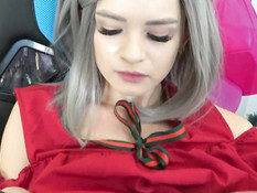 Симпатичной русской блондинке с тату на руках забрызгали спермой лицо