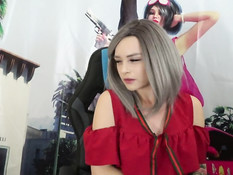 Симпатичной русской блондинке с тату на руках забрызгали спермой лицо