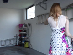 Пикапер отымел в гараже и залил спермой рыжую девку с большой грудью