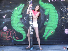 Снял на улице худую девку с маленькой грудью и отымел в бритую пизду