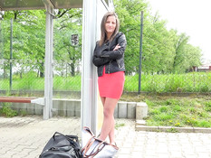 Привёз в поле грудастую чешскую тёлку и оттрахал в своём автомобиле