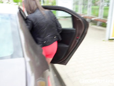 Привёз в поле грудастую чешскую тёлку и оттрахал в своём автомобиле