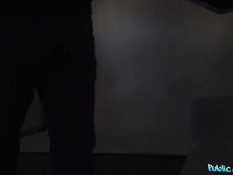 Снял на остановке сисястую румынскую брюнетку и отымел на фотостудии