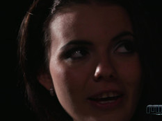 Две молодые парочки любители свинг секса трахаются под ночным небом