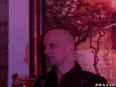 Две знойные сиськастые женщины ебутся с двумя мужиками на свинг пати