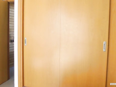 Две немецкие дамы возле бассейна занимаются свинг сексом с мужчиной