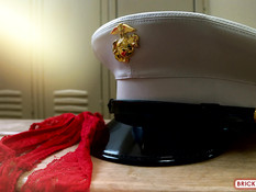 Светловолосая любительница тату и пирсинга трахается с мужем в анус