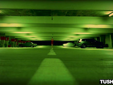 Мужик отодрал в анус высокую рыжую девчонку и забрызгал лицо спермой