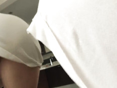 Сисястая русская девка с каштановыми волосами насаживается на фаллос