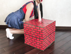 Задорная русская брюнетка с хвостиками трахает себя длинным фаллосом