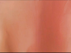 Розововолосая русская няшка затрахала своего парня и получила сперму