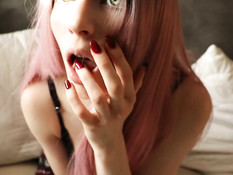 Гламурная русская красавица с тату оттрахала себя во все отверстия