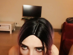 Русская девка с заплетёнными в косы розовыми волосами затрахала парня