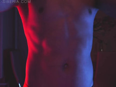 Игривая русская блондиночка отпердолена в анал и заполнена спермой