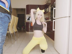 Молодую сисястую русскую косплеершу в костюме покемона отымели в очко