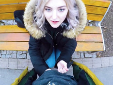 Грудастая русская тёлка высосала у пикапера сперму в городском парке