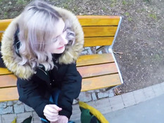 Грудастая русская тёлка высосала у пикапера сперму в городском парке