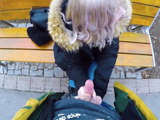 Грудастая русская тёлка высосала у пикапера сперму в городском парке