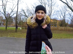 Грудастая русская тёлка высосала у пикапера сперму в городском парке