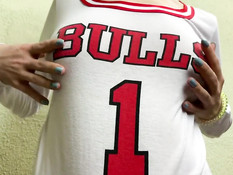 Сисястая русская девка с косичками забавляется с членом своего парня