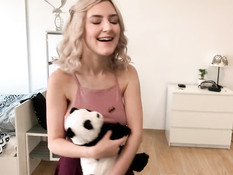 Красивая русская блондинка с большой грудью выдрочила сперму на лицо