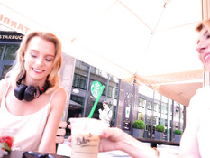 Зрелая француженка соблазнила на лесби секс молодую русскую блонду