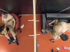 Две испанские дамы занимаются свинг сексом во время эротического шоу