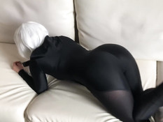 Сисястая русская девка сосёт член в костюме кошки и ебётся с парнем