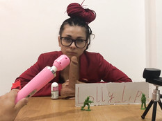 Сиськастая русская шалава с косичками ебёт кавалера в позе наездницы