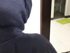 Заставил грудастую русскую шалаву сосать член и отымел её на кровати