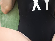 Странная русская девка сосёт и ебётся с парнем на тропическом пляже