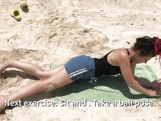 Странная русская девка сосёт и ебётся с парнем на тропическом пляже