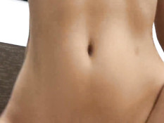 Очкастая русская шатенка с большой грудью подрочила ногами и сиськами