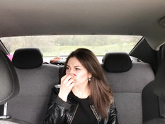 Водитель такси отодрал капризную русскую девушку с большими титьками