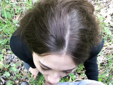 Рассерженный парень заставил русскую девушку отсасывать член в парке