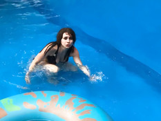 Привёл в номер сисястую русскую шалаву и после минета отымел в пизду